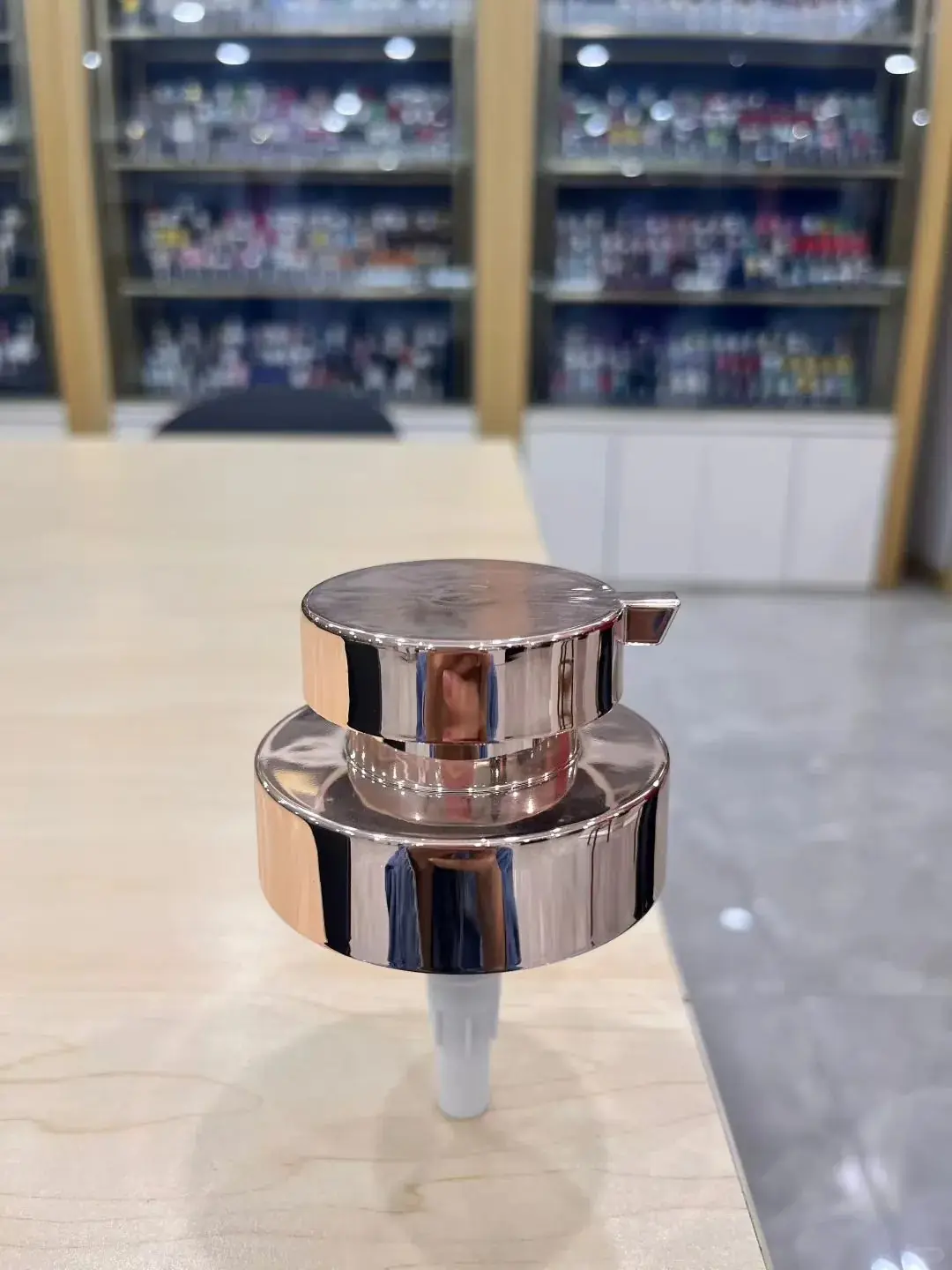 Cosmetic packaging pump component sample